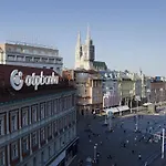 Studio Apartment With A View Of Ban Jelacic Square