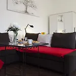 Studio Apartment With A View Of Ban Jelacic Square